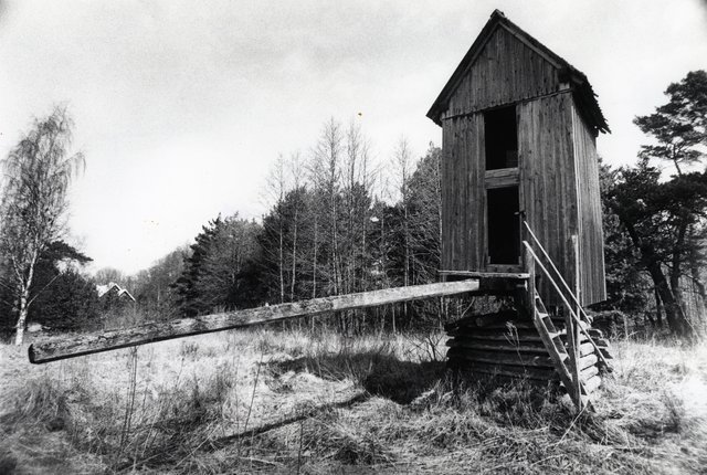  Vana tuulik koolimaja ligidal, 1991