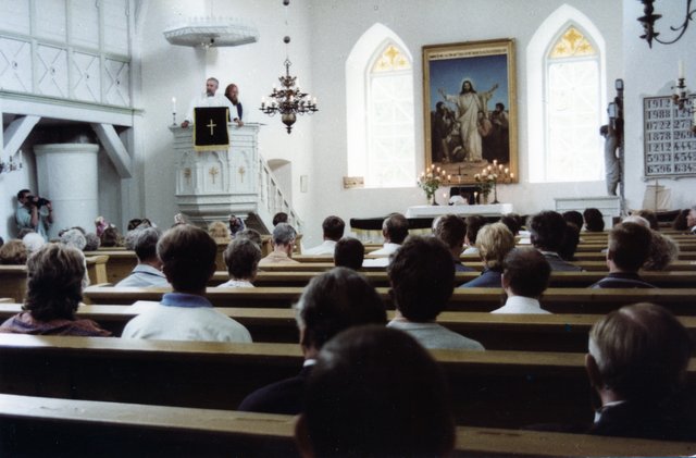  Ruhnu esmamainimise 650. aastapäev,  jumalateenistus uues kirikus, 1991