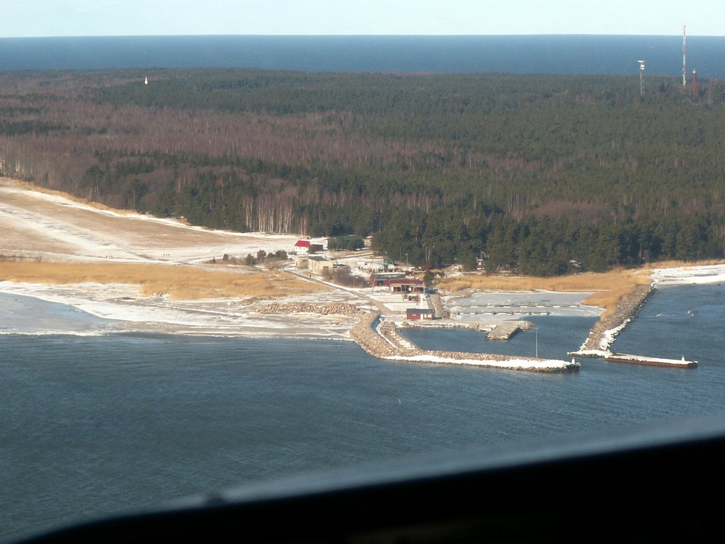 Vaade sadamale ja lennurajale
