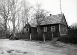 Külanõukogu hoone ees