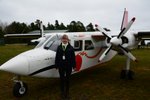 Piloot Elise Ots ja Britten-Norman Islander-tüüpi liinilennuk