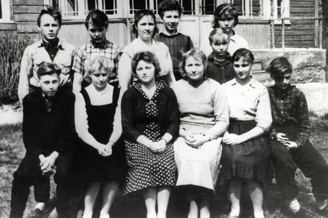  Ruhnu koolilapsed ja -õpetajad, 1960-61