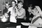  Õpilased süüa tegemas, 1958