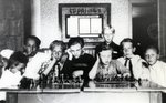  Ruhnu kooli õpilased võistlemas raadio maleturniiril Jüri Raudniiduga, 1960-61 õa.