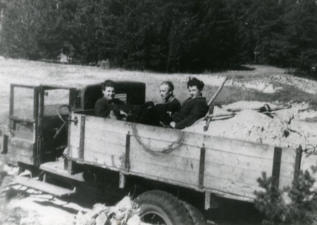  Sadamaehitus 1959-1961. Autokastis: Merivee Karl, Rahuleid Iljas, Paomees Riivo